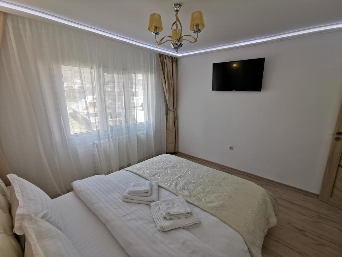 Apartament Gold Luxury Apartment Tirgu Ocna Exterior photo